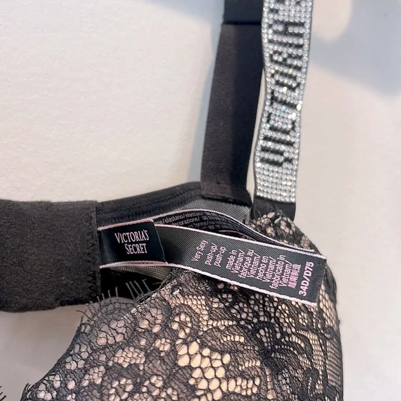❌SOLD❌Victorias Secret Very Sexy Holiday Push Up Bra - Picture 4 of 6